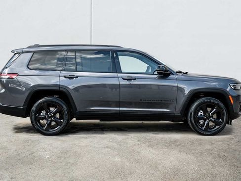 Used 2023 Jeep Grand Cherokee L Laredo image 7