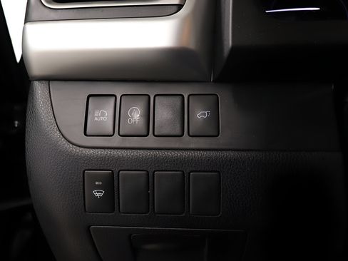 Used 2017 Toyota Highlander XLE AWD/4WD image 19