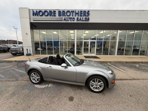 Used 2015 MAZDA MX-5 Miata Sport image 2