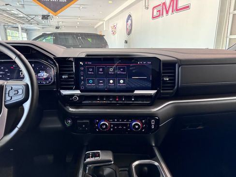 Certified 2023 GMC Sierra 1500 SLT w/ SLT Premium Package AWD/4WD image 18