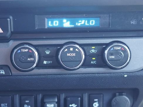 Used 2023 Toyota Tacoma TRD Off-Road w/ Technology Package AWD/4WD image 31