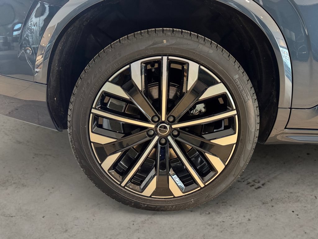 New 2026 Volvo XC90 T8 Plus w/ Protection Package Premier AWD/4WD image 8