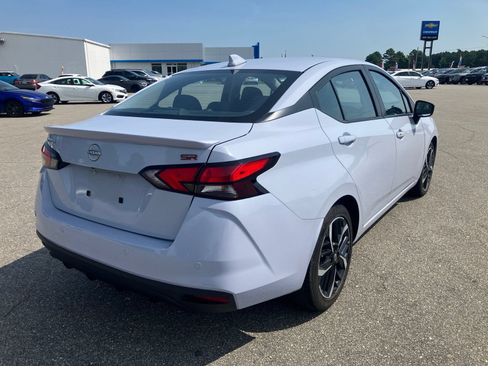 Used 2024 Nissan Versa SR FWD image 5