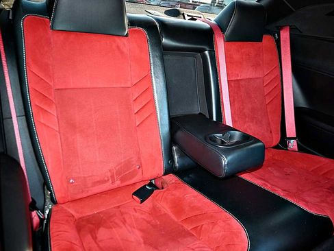 Used 2016 Dodge Challenger SRT image 10