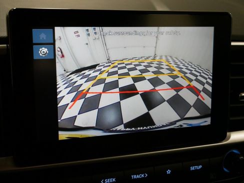 Used 2025 Hyundai Venue SEL image 27