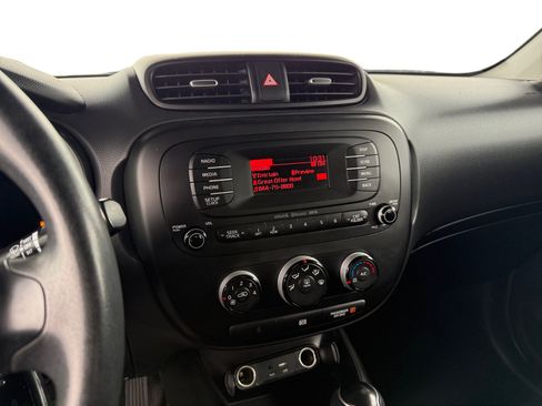 Used 2016 Kia Soul FWD image 12