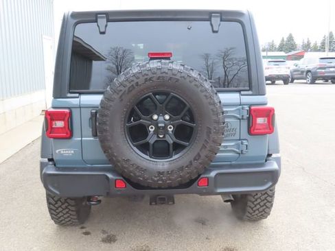 Used 2025 Jeep Wrangler Unlimited Sport AWD/4WD image 9