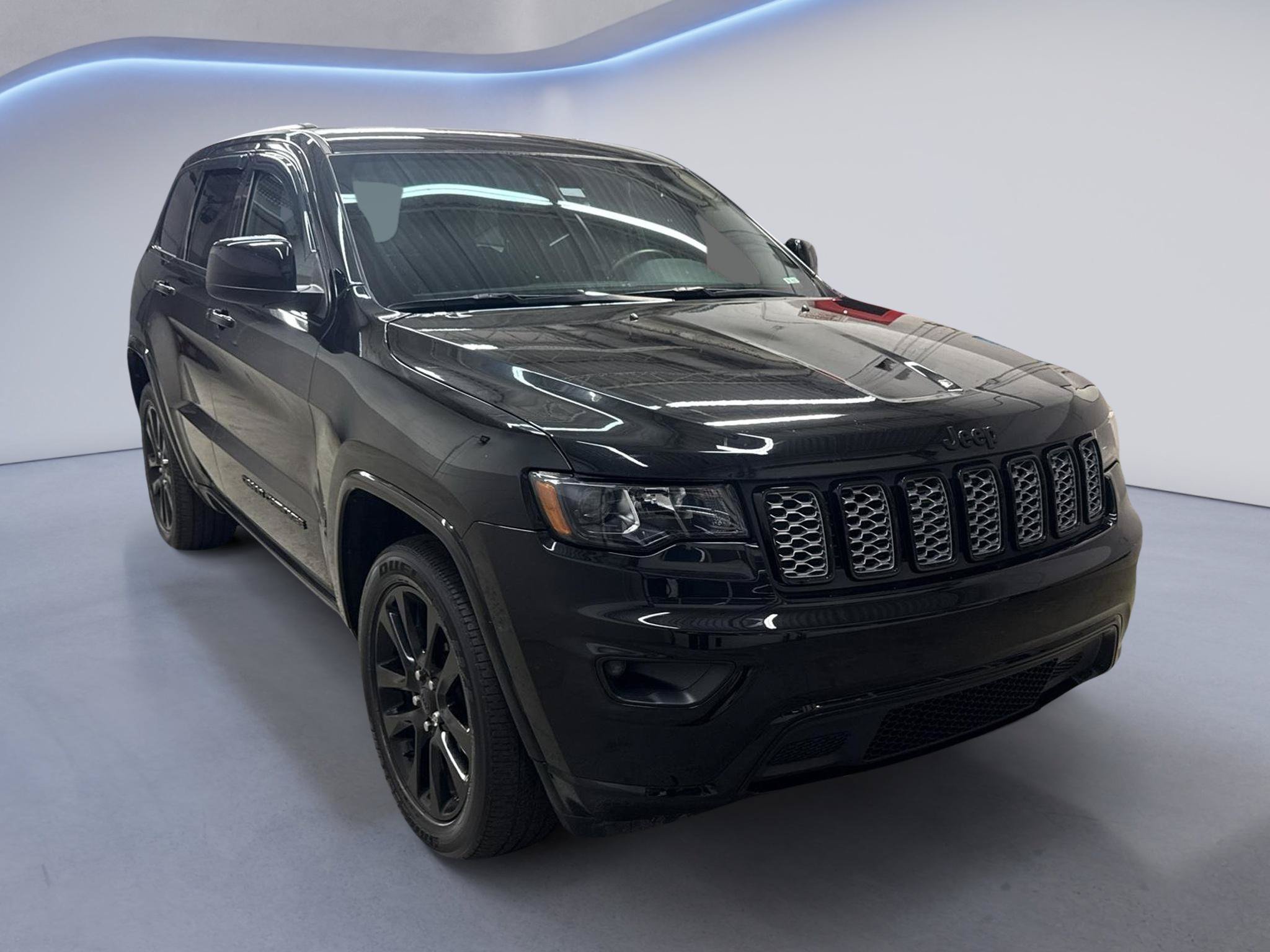 Used 2019 Jeep Grand Cherokee Altitude RWD image 1