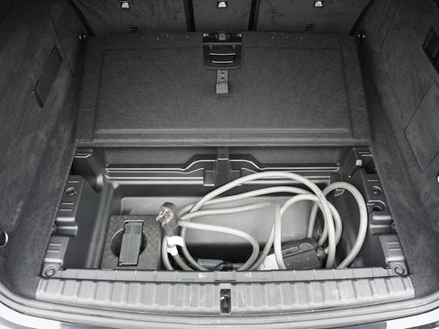 Used 2024 BMW iX xDrive50 w/ Premium Package image 25