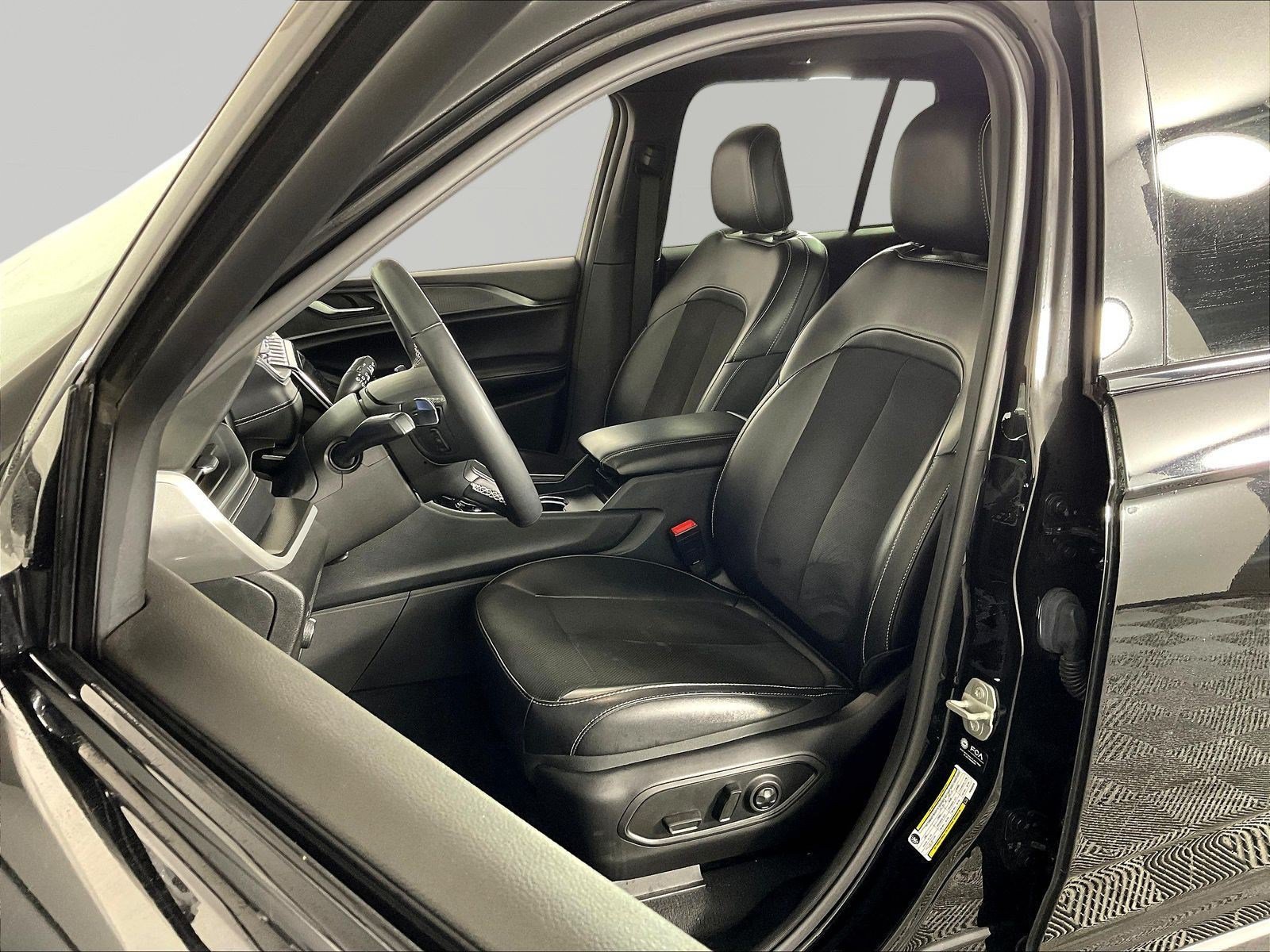Used 2023 Jeep Grand Cherokee Altitude AWD/4WD image 21