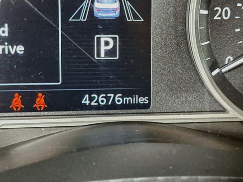 Used 2025 Nissan Versa SR FWD image 18