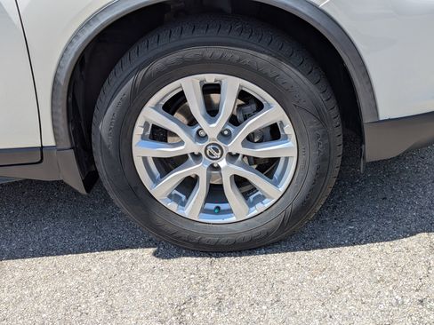 Used 2019 Nissan Rogue SV AWD/4WD image 11