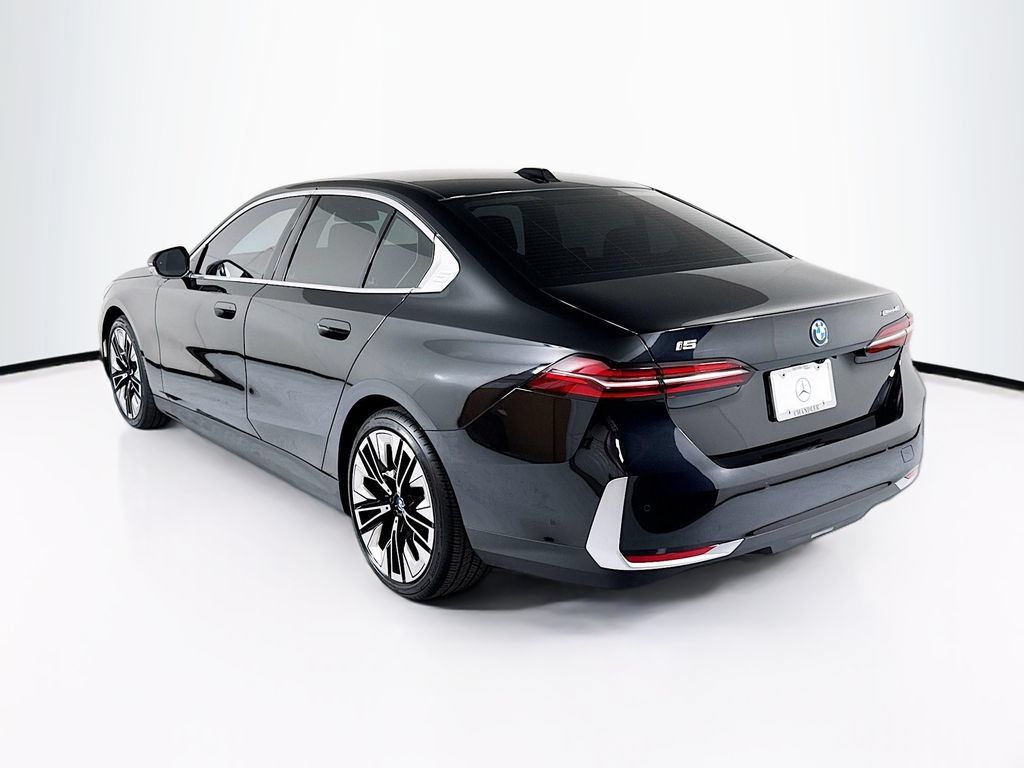 Used 2025 BMW i5 eDrive40i w/ Premium Package RWD image 7