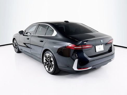 Used 2025 BMW i5 eDrive40i w/ Premium Package RWD image 7