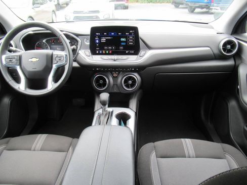 Used 2025 Chevrolet Blazer LT FWD image 13