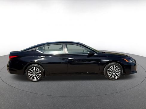 Used 2025 Nissan Altima 2.5 SV image 14