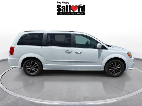 Used 2017 Dodge Grand Caravan SXT FWD image 2