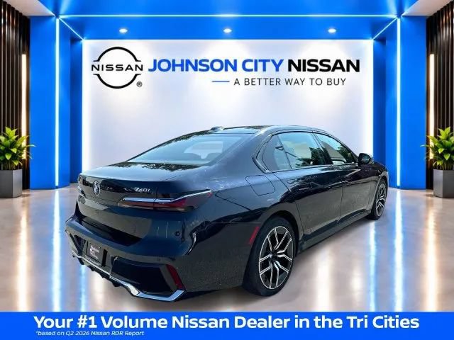 Used 2025 BMW 740i xDrive w/ Premium Package AWD/4WD image 4