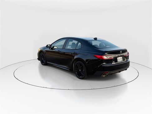 Used 2025 Toyota Camry SE image 6