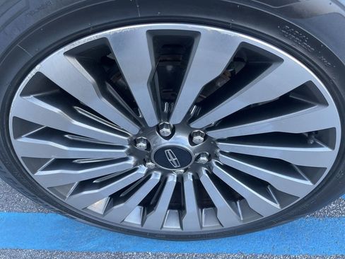 Used 2019 Lincoln Navigator Reserve image 27