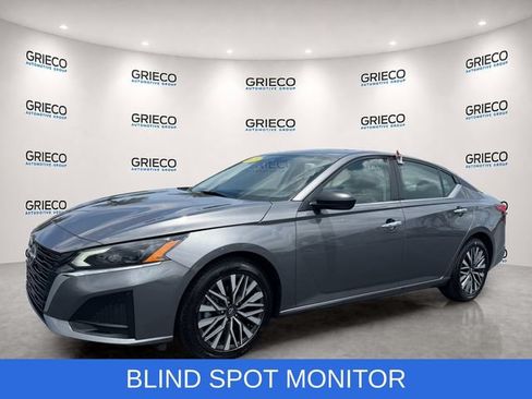 Used 2025 Nissan Altima 2.5 SV FWD image 3