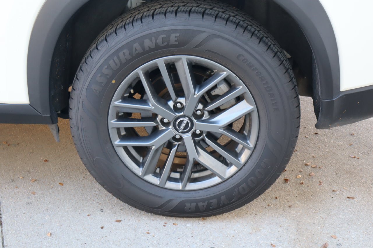Used 2024 Nissan Rogue S FWD image 27
