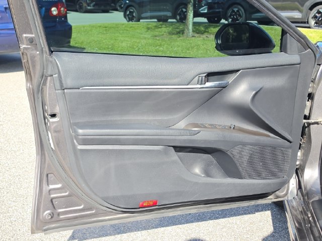 Used 2021 Toyota Camry SE FWD image 17