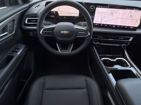 New 2026 Chevrolet Traverse LT w/ Sun and Wheel Package FWD image 10