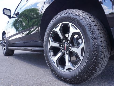 Used 2025 GMC Yukon AT4 AWD/4WD image 6