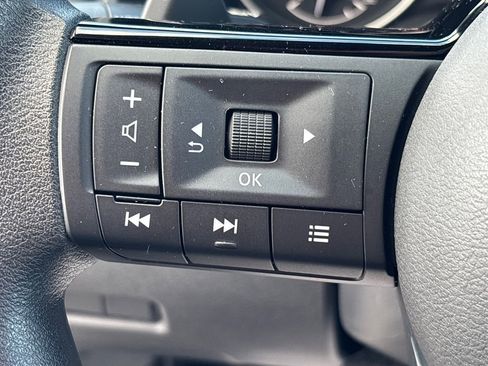 Certified 2023 Nissan Rogue SV image 34