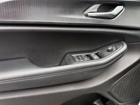 Used 2024 Jeep Grand Cherokee Altitude RWD image 5