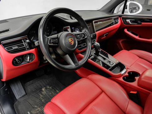 Used 2023 Porsche Macan AWD/4WD image 3