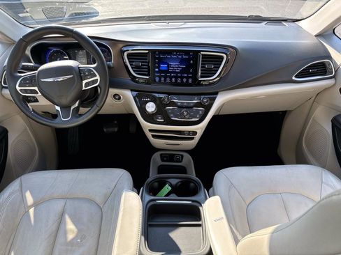 Used 2017 Chrysler Pacifica Touring-L image 20