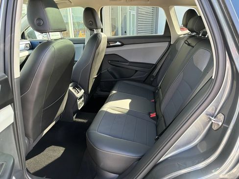Certified 2023 Volkswagen Taos SE w/ Panoramic Sunroof Package AWD/4WD image 14