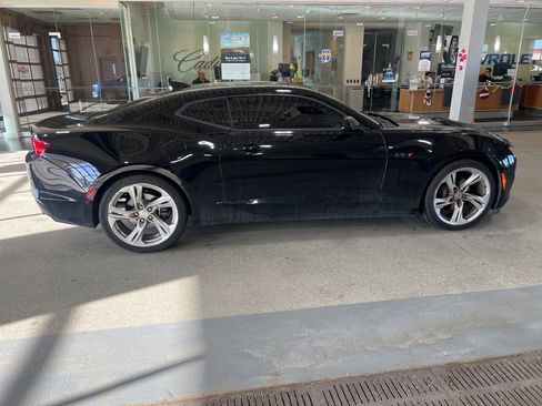 Used 2020 Chevrolet Camaro LT image 5