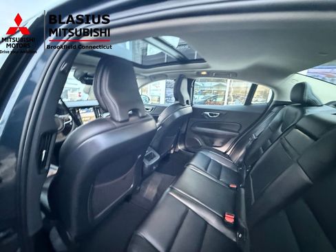 Used 2025 Volvo S60 B5 Core image 31