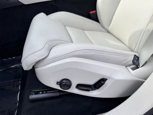 New 2026 Volvo XC90 B6 Ultra w/ Lounge Package image 11