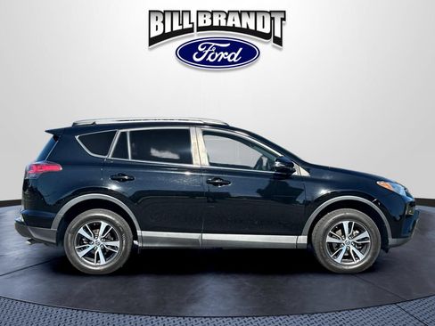 Used 2018 Toyota RAV4 XLE FWD image 2