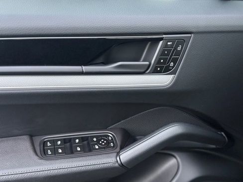 Certified 2024 Porsche Cayenne Coupe image 14