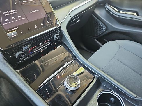 Used 2023 Jeep Grand Cherokee L Laredo image 23