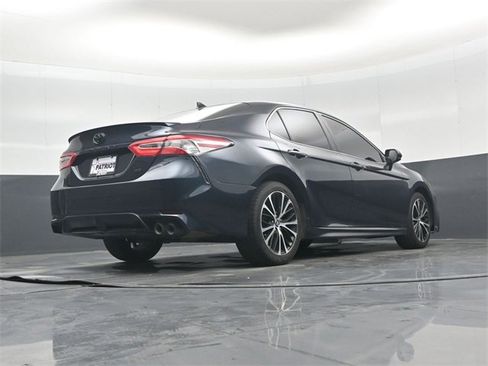 Used 2020 Toyota Camry SE image 40