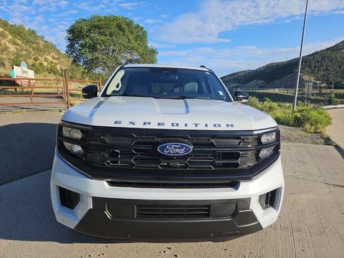 Used 2025 Ford Expedition Max Active AWD/4WD image 2