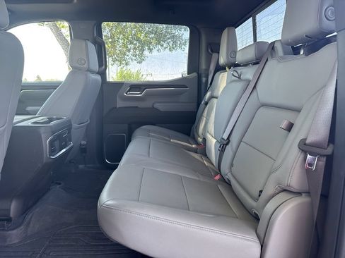 Used 2023 GMC Sierra 1500 SLT w/ SLT Premium Package AWD/4WD image 9
