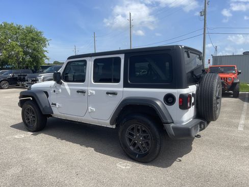 Used 2024 Jeep Wrangler Unlimited Sport AWD/4WD image 3
