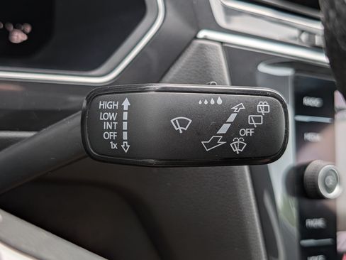 Used 2022 Volkswagen Tiguan SE R-Line AWD/4WD image 32