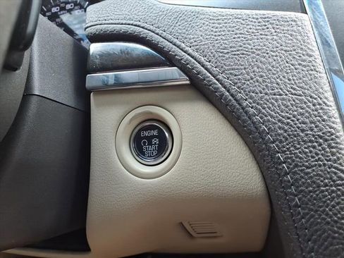 Used 2013 Lincoln MKS AWD image 27