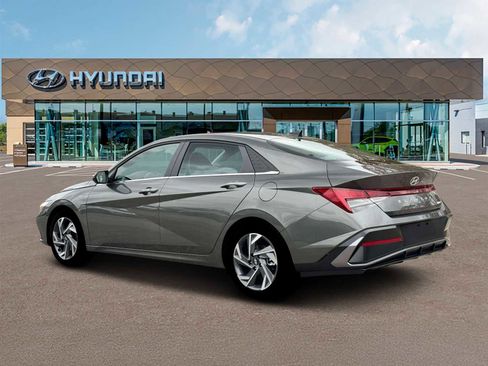 New 2026 Hyundai Elantra Limited FWD image 4