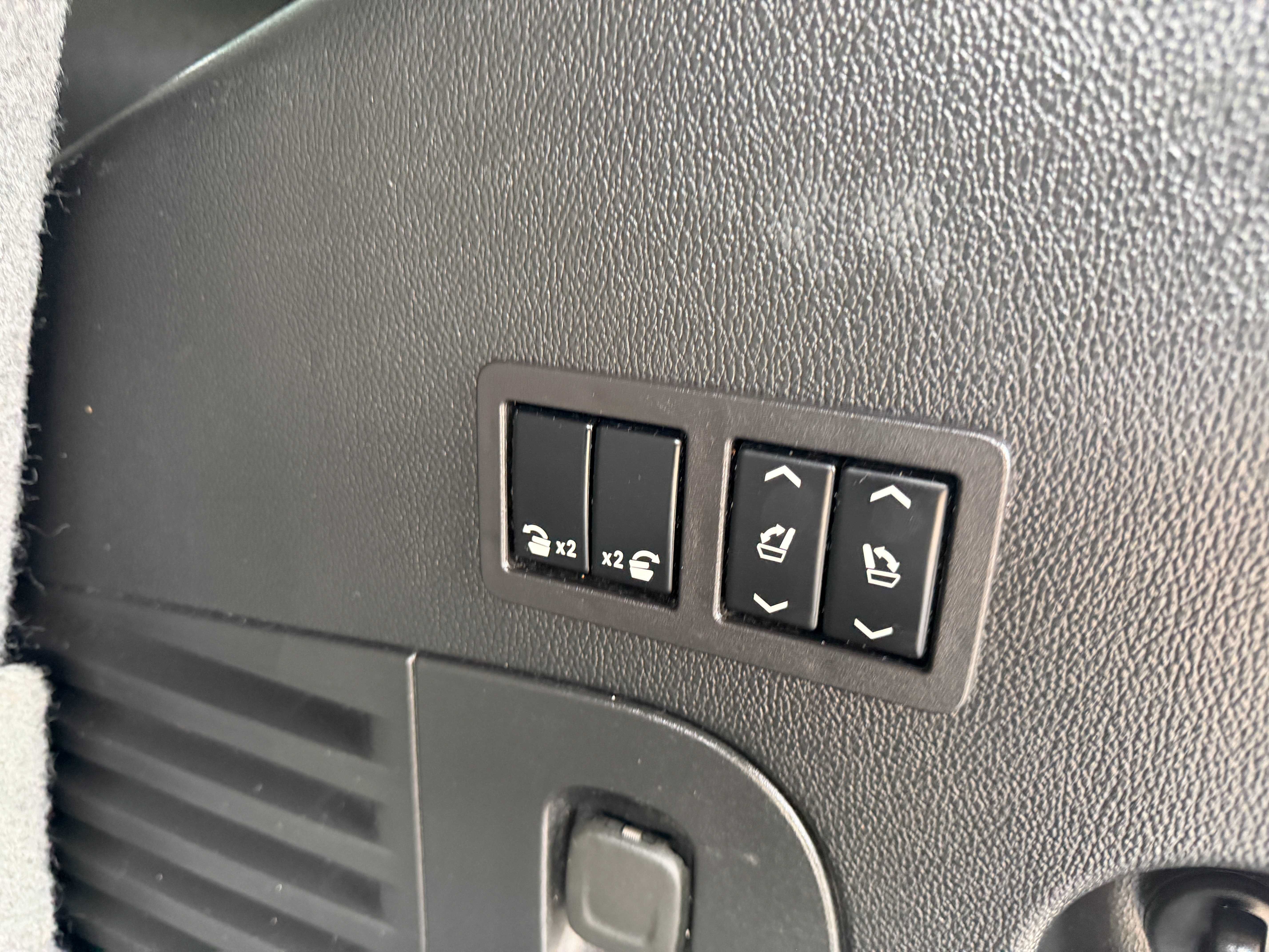 Used 2020 Cadillac Escalade Luxury RWD image 12