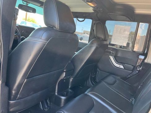 Used 2015 Jeep Wrangler Unlimited Sahara w/ Connectivity Group AWD/4WD image 22