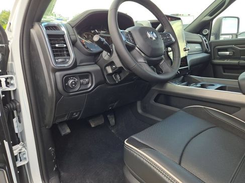 New 2026 RAM 2500 Laramie AWD/4WD image 22